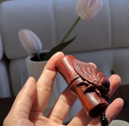 海南黄花梨の手持ち作品、海南黄花梨の満足感の手持ち作品、本物の海南金蝉、見事な骨董品