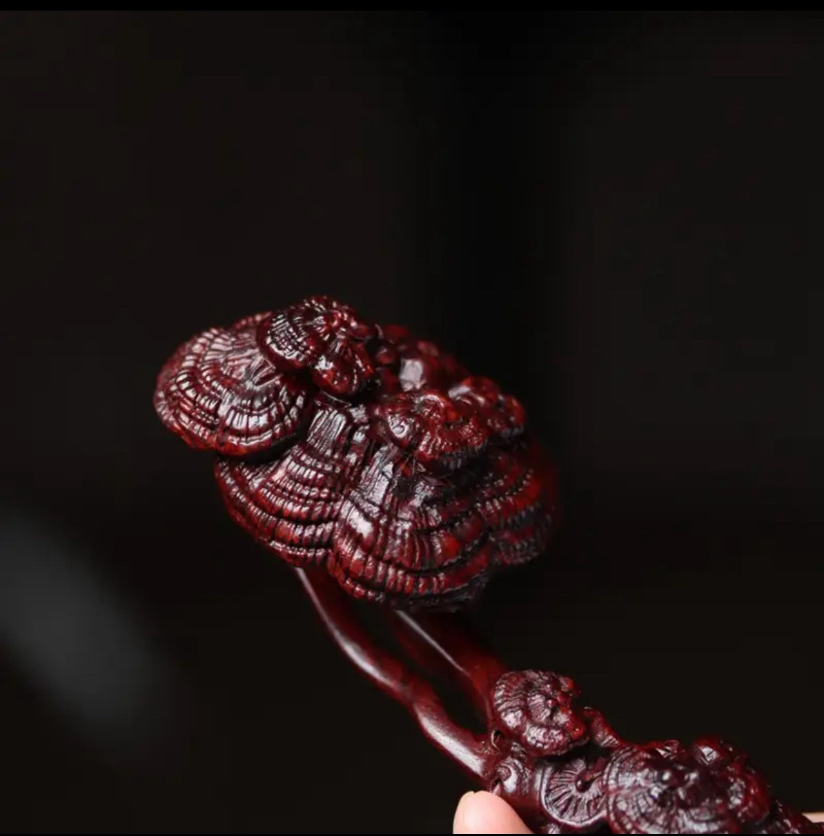 古い素材の小さな葉の赤い白檀の彫刻が施された霊芝如意の装飾品、手遊びペンダントジュエリー、遊び家の装飾ギフト