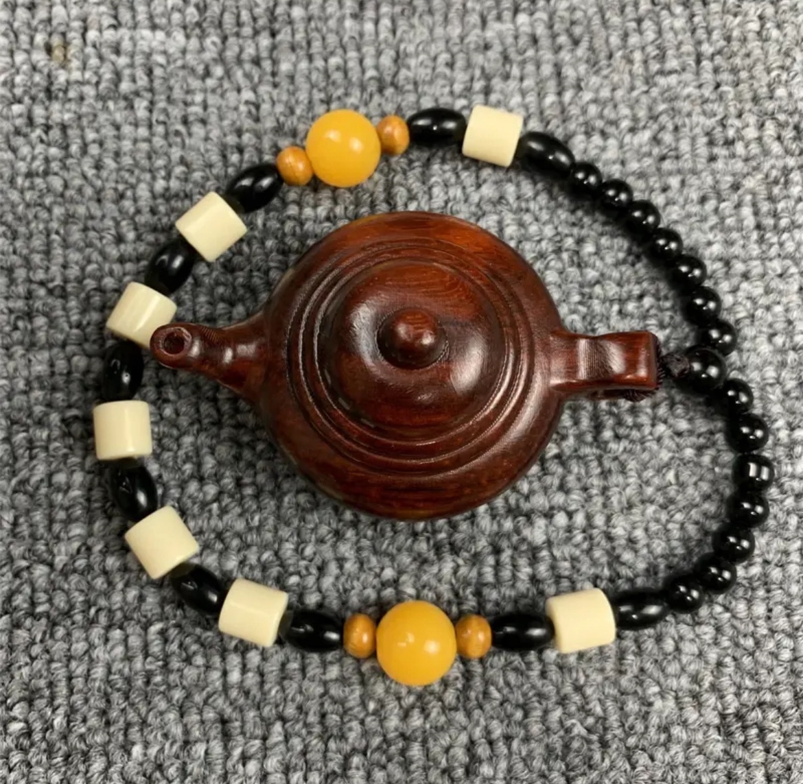 [ランダムカラーのストラップを送信]ローズウッド彫刻の小さなティーポットハンドルティーポットペンダントローズウッドハンドルティーポット