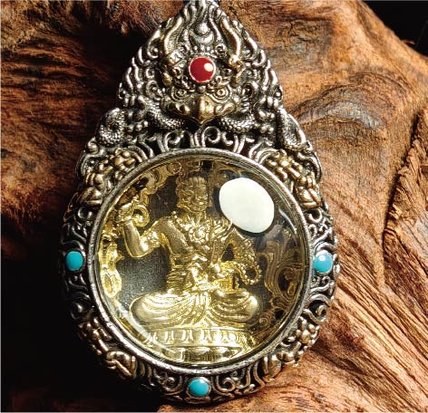 チベット密教のガルーダの造形、不動尊 のタンカペンダント / 電気めっき純銀、紐付き、雫型