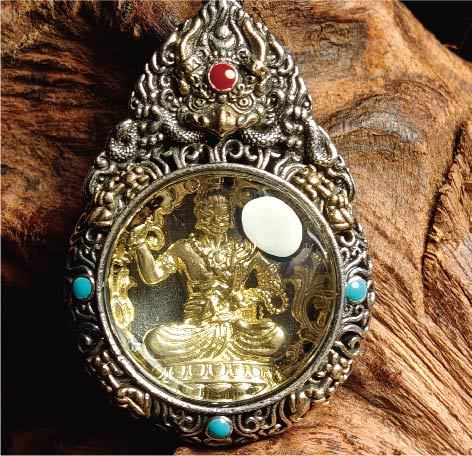 チベット密教のガルーダの造形、不動尊 のタンカペンダント / 電気めっき純銀、紐付き、雫型