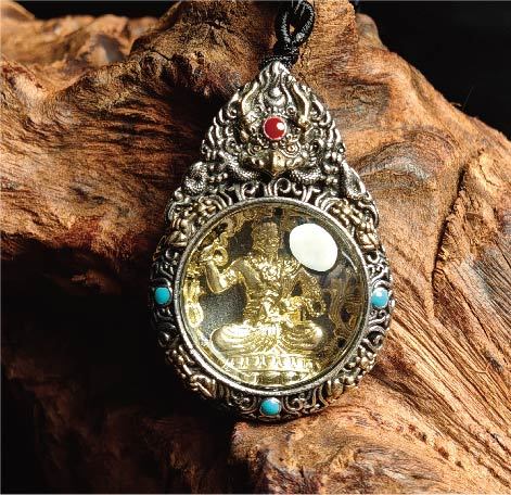 チベット密教のガルーダの造形、不動尊 のタンカペンダント / 電気めっき純銀、紐付き、雫型