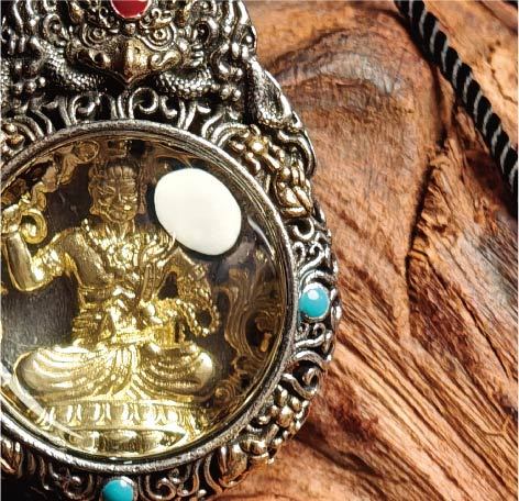 チベット密教のガルーダの造形、不動尊 のタンカペンダント / 電気めっき純銀、紐付き、雫型