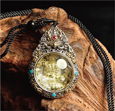 チベット密教のガルーダの造形、大勢至菩薩 のタンカペンダント / 電気めっき純銀、紐付き、雫型