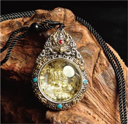 チベット密教のガルーダの造形、大勢至菩薩 のタンカペンダント / 電気めっき純銀、紐付き、雫型