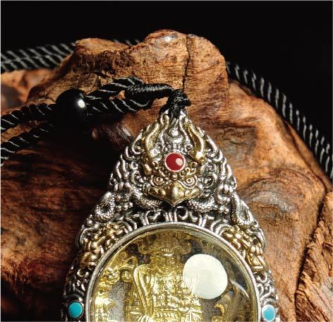 チベット密教のガルーダの造形、大勢至菩薩 のタンカペンダント / 電気めっき純銀、紐付き、雫型