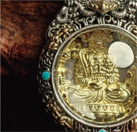 チベット密教のガルーダの造形、大勢至菩薩 のタンカペンダント / 電気めっき純銀、紐付き、雫型