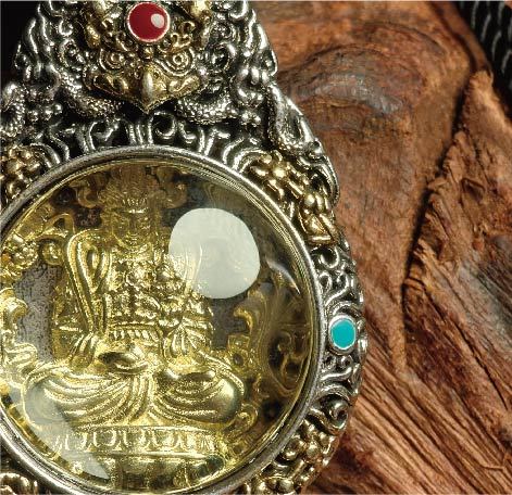 チベット密教のガルーダの造形、大勢至菩薩 のタンカペンダント / 電気めっき純銀、紐付き、雫型