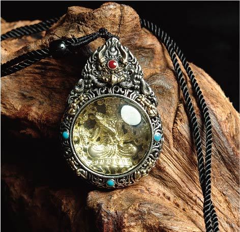 チベット密教のガルーダの造形、普賢菩薩 のタンカペンダント / 電気めっき純銀、紐付き、雫型