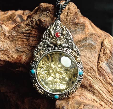 チベット密教のガルーダの造形、千手観音のタンカペンダント / 電気めっき純銀、紐付き、雫型