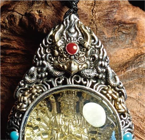 チベット密教のガルーダの造形、千手観音のタンカペンダント / 電気めっき純銀、紐付き、雫型