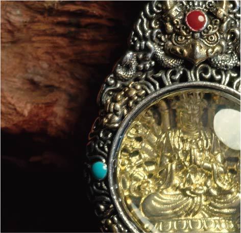 チベット密教のガルーダの造形、千手観音のタンカペンダント / 電気めっき純銀、紐付き、雫型