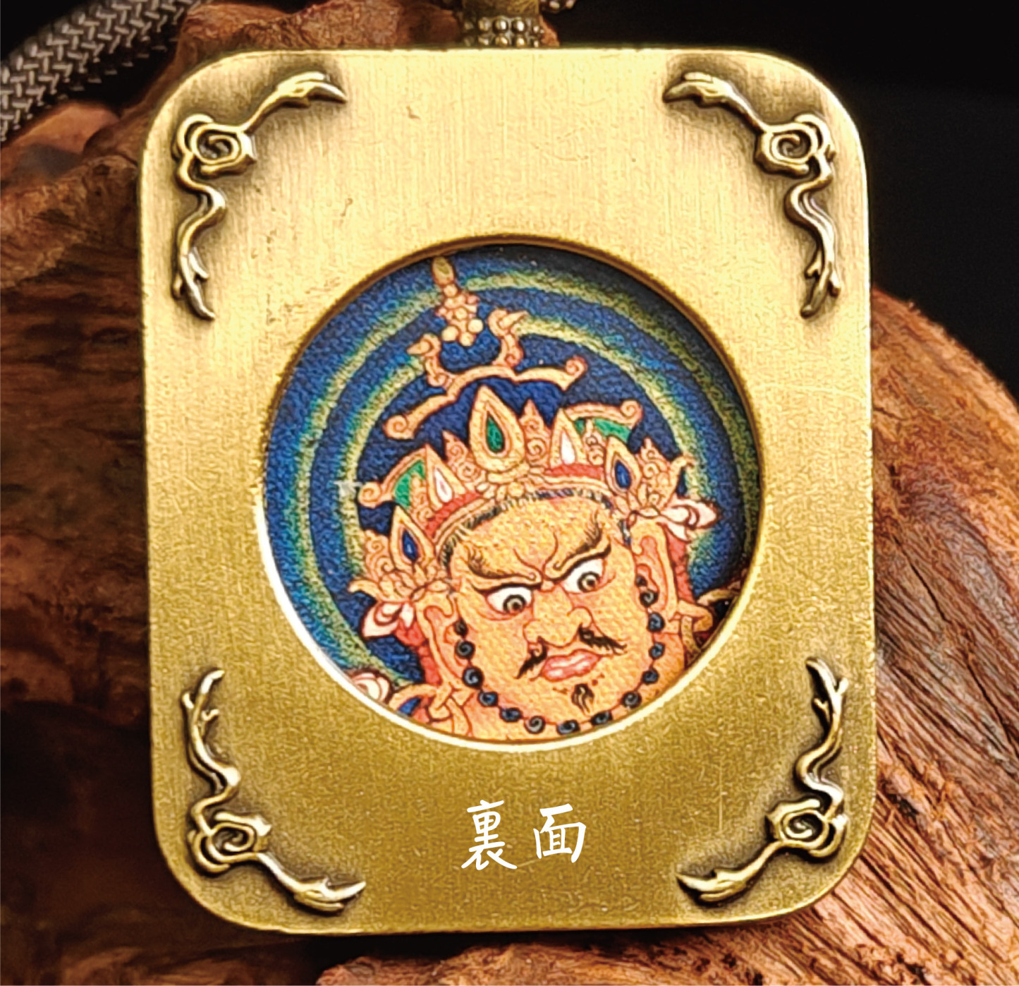 チベット伝承 大日如来 タンカペンダント/メッキ合金、両面デザイン、約40×50×8mm（紐含む）、ブラックゴールド