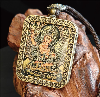チベット伝承 文殊菩薩 タンカペンダント/メッキ合金、両面デザイン、約40×50×8mm（紐含む）、ブラックゴールド