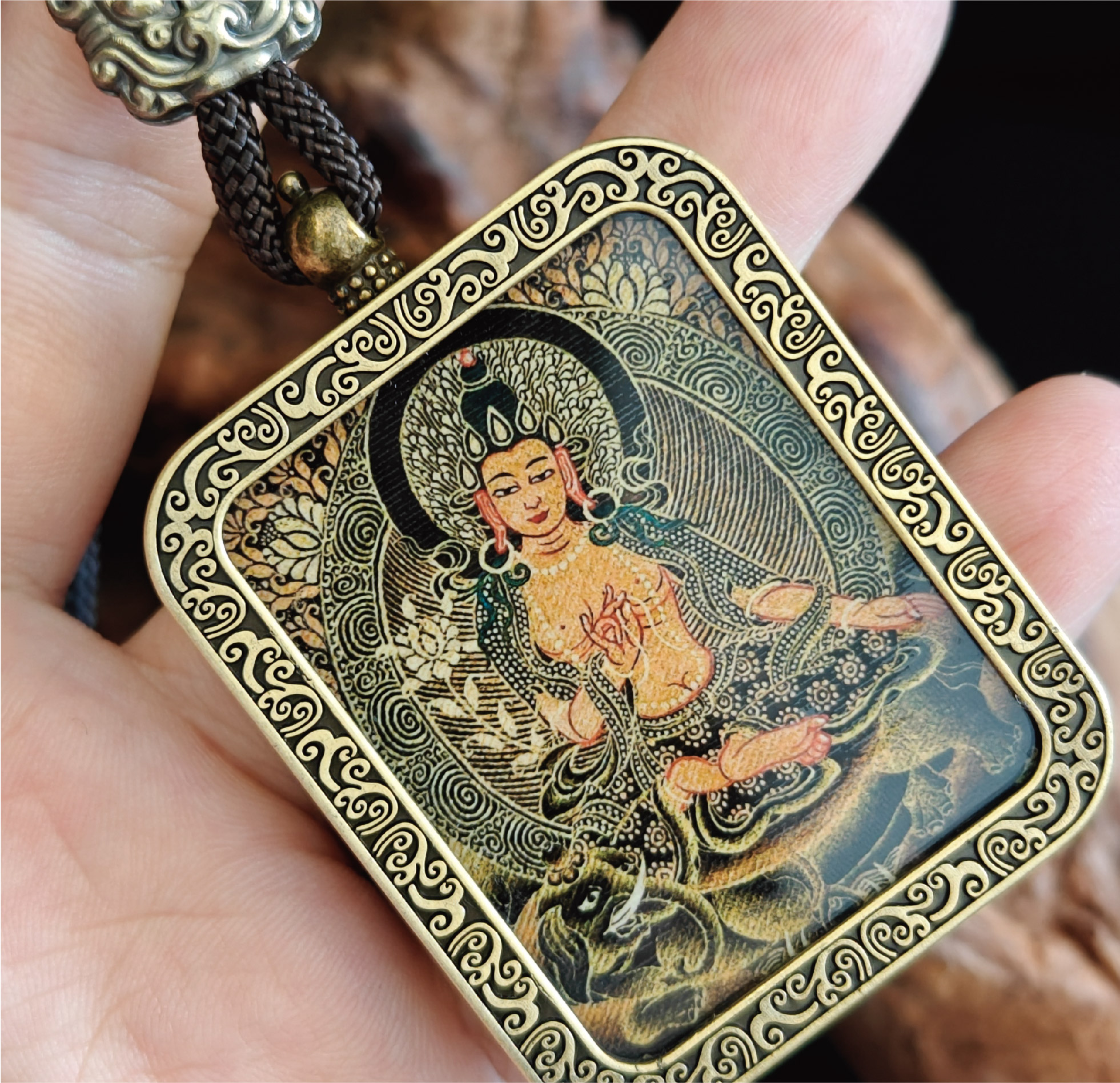 チベット仏教式 普賢菩薩 開運ペンダント/メッキ合金、両面デザイン、約40×50×8mm（紐含む）、ブラックゴールド