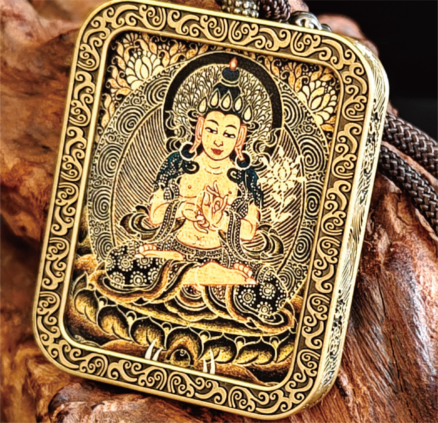 チベット仏教式 大勢至菩薩 開運ペンダント/メッキ合金、両面デザイン、約40×50×8mm（紐含む）、ブラックゴールド