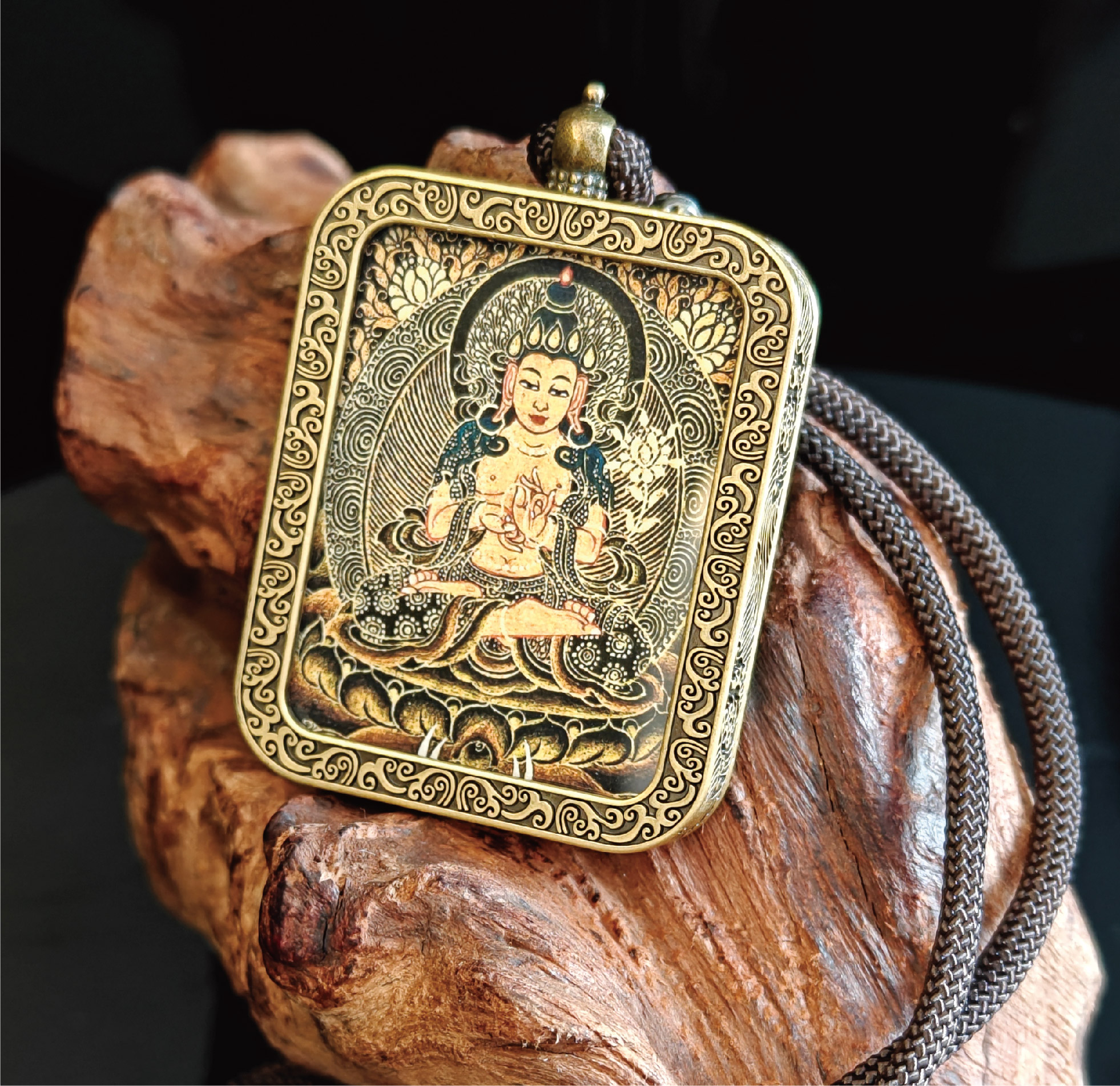 チベット仏教式 大勢至菩薩 開運ペンダント/メッキ合金、両面デザイン、約40×50×8mm（紐含む）、ブラックゴールド