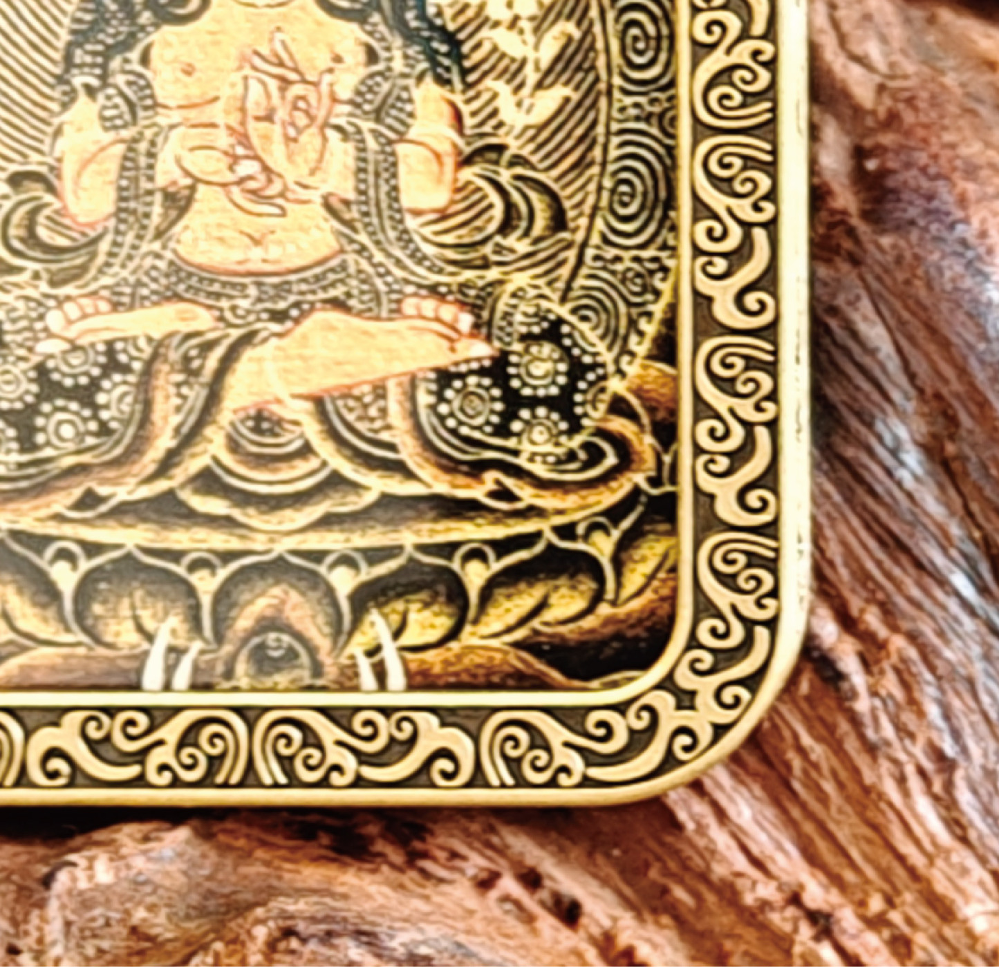 チベット仏教式 大勢至菩薩 開運ペンダント/メッキ合金、両面デザイン、約40×50×8mm（紐含む）、ブラックゴールド