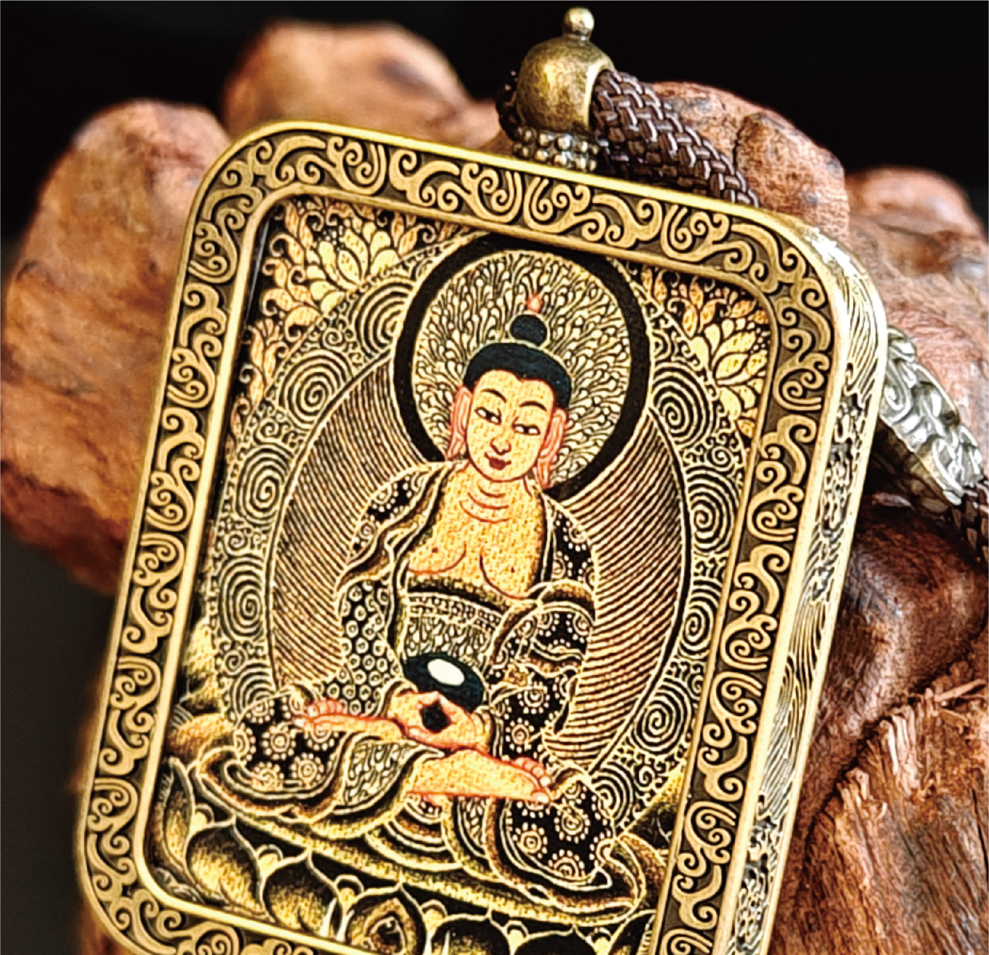 チベット仏教式 阿弥陀如来 開運ペンダント/メッキ合金、両面デザイン、約40×50×8mm（紐含む）、ブラックゴールド