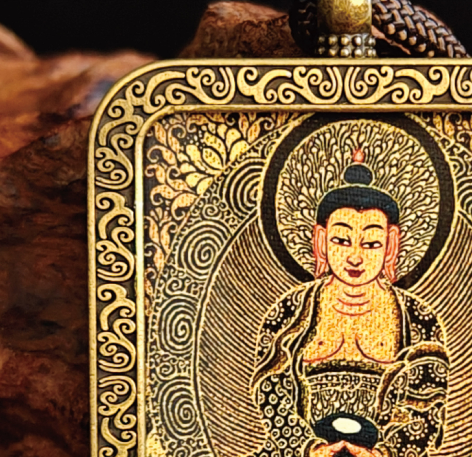 チベット仏教式 阿弥陀如来 開運ペンダント/メッキ合金、両面デザイン、約40×50×8mm（紐含む）、ブラックゴールド