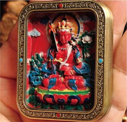 蔵伝虚空蔵菩薩のタンカペンダント／赤砂彩色絵、立体彫刻、約47mm×57mm、両面デザイン、紐付き