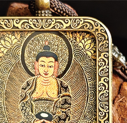 チベット仏教式 阿弥陀如来 開運ペンダント/メッキ合金、両面デザイン、約40×50×8mm（紐含む）、ブラックゴールド