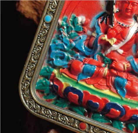 蔵伝虚空蔵菩薩のタンカペンダント／赤砂彩色絵、立体彫刻、約47mm×57mm、両面デザイン、紐付き