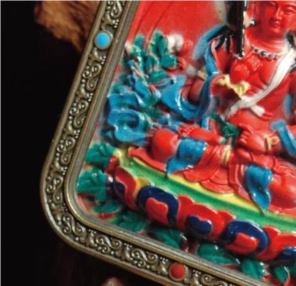 蔵伝虚空蔵菩薩のタンカペンダント／赤砂彩色絵、立体彫刻、約47mm×57mm、両面デザイン、紐付き