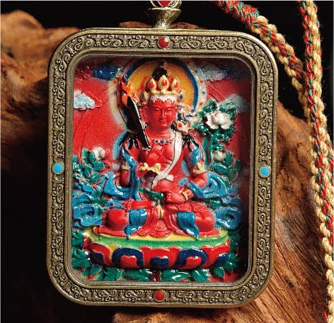 蔵伝虚空蔵菩薩のタンカペンダント／赤砂彩色絵、立体彫刻、約47mm×57mm、両面デザイン、紐付き