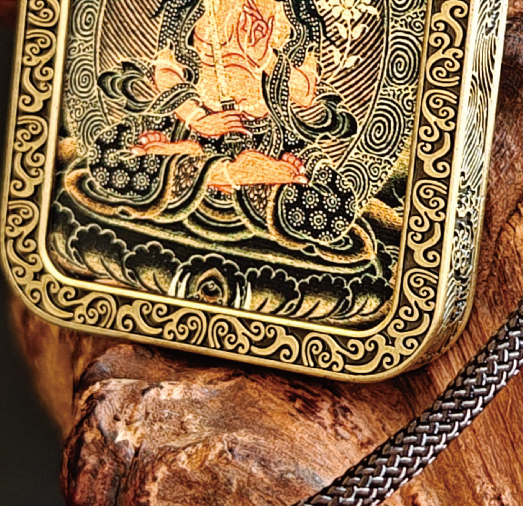 チベット仏教式 虚空蔵菩薩 開運ペンダント/メッキ合金、両面デザイン、約40×50×8mm（紐含む）、ブラックゴールド