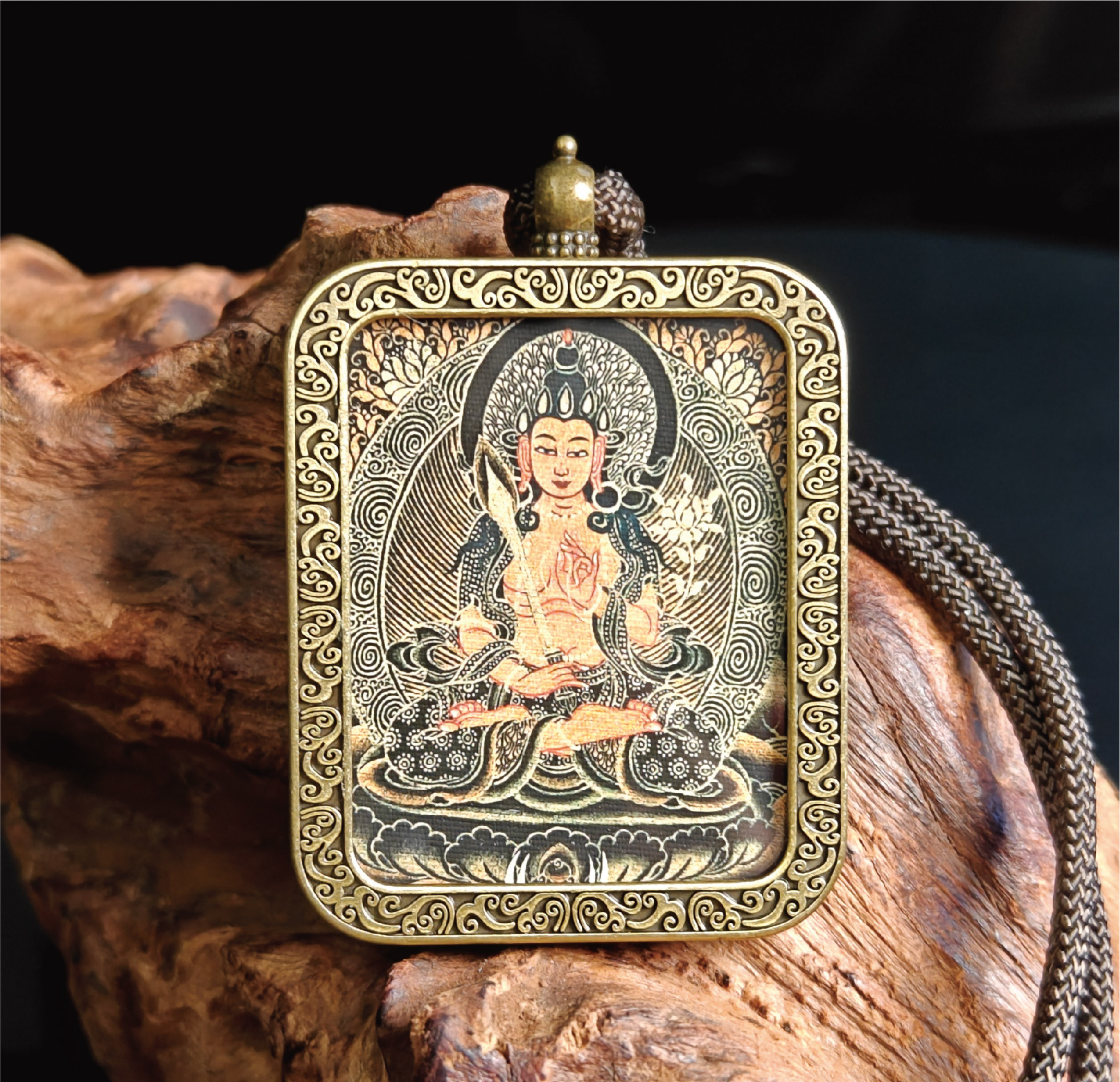 チベット仏教式 虚空蔵菩薩 開運ペンダント/メッキ合金、両面デザイン、約40×50×8mm（紐含む）、ブラックゴールド