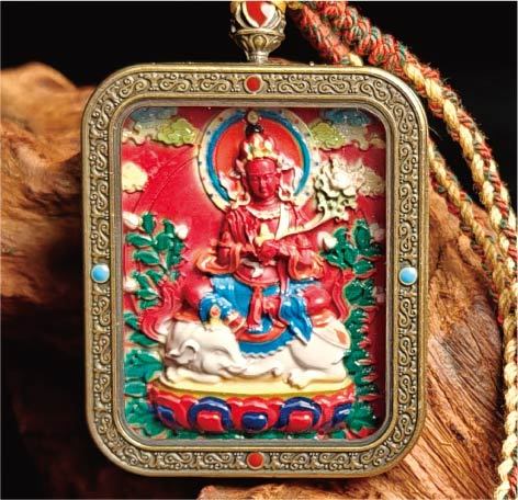 蔵伝普賢菩薩のタンカペンダント／赤砂彩色絵、立体彫刻、約47mm×57mm、両面デザイン、紐付き