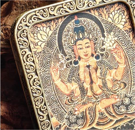 チベット伝承 千手観音 タンカ ペンダントトップ/メッキ合金、両面デザイン、約40×50×8mm（紐含む）、ブラックゴールド