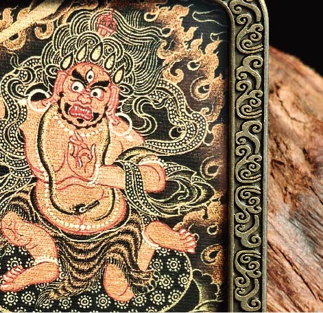 チベット仏教式 不動尊 開運ペンダント/メッキ合金、両面デザイン、約40×50×8mm（紐含む）、ブラックゴールド