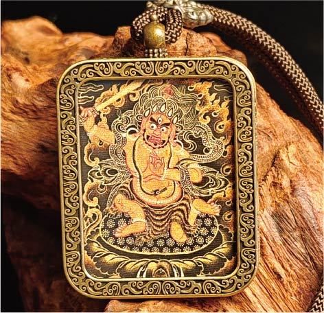 チベット仏教式 不動尊 開運ペンダント/メッキ合金、両面デザイン、約40×50×8mm（紐含む）、ブラックゴールド