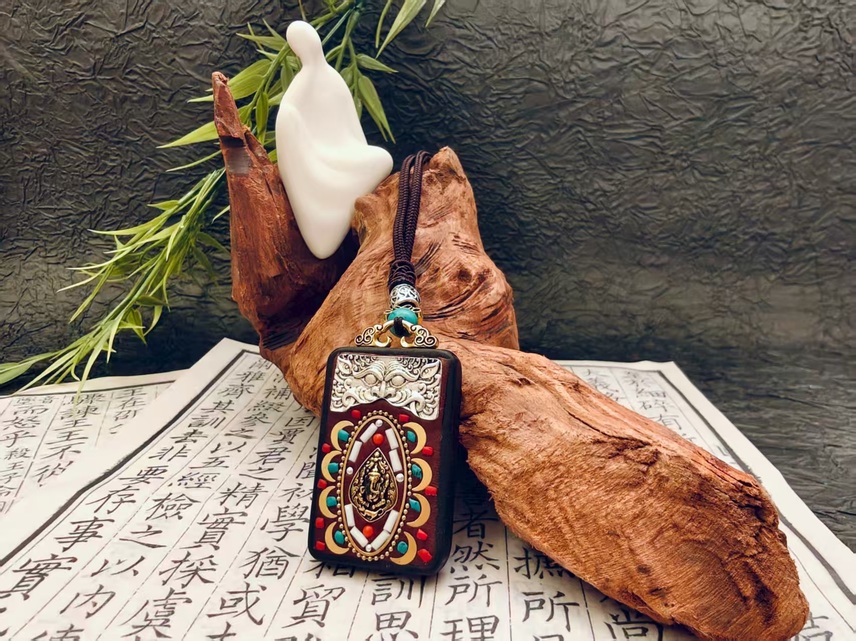 タンカ平安牌ゾウモチーフネックレス