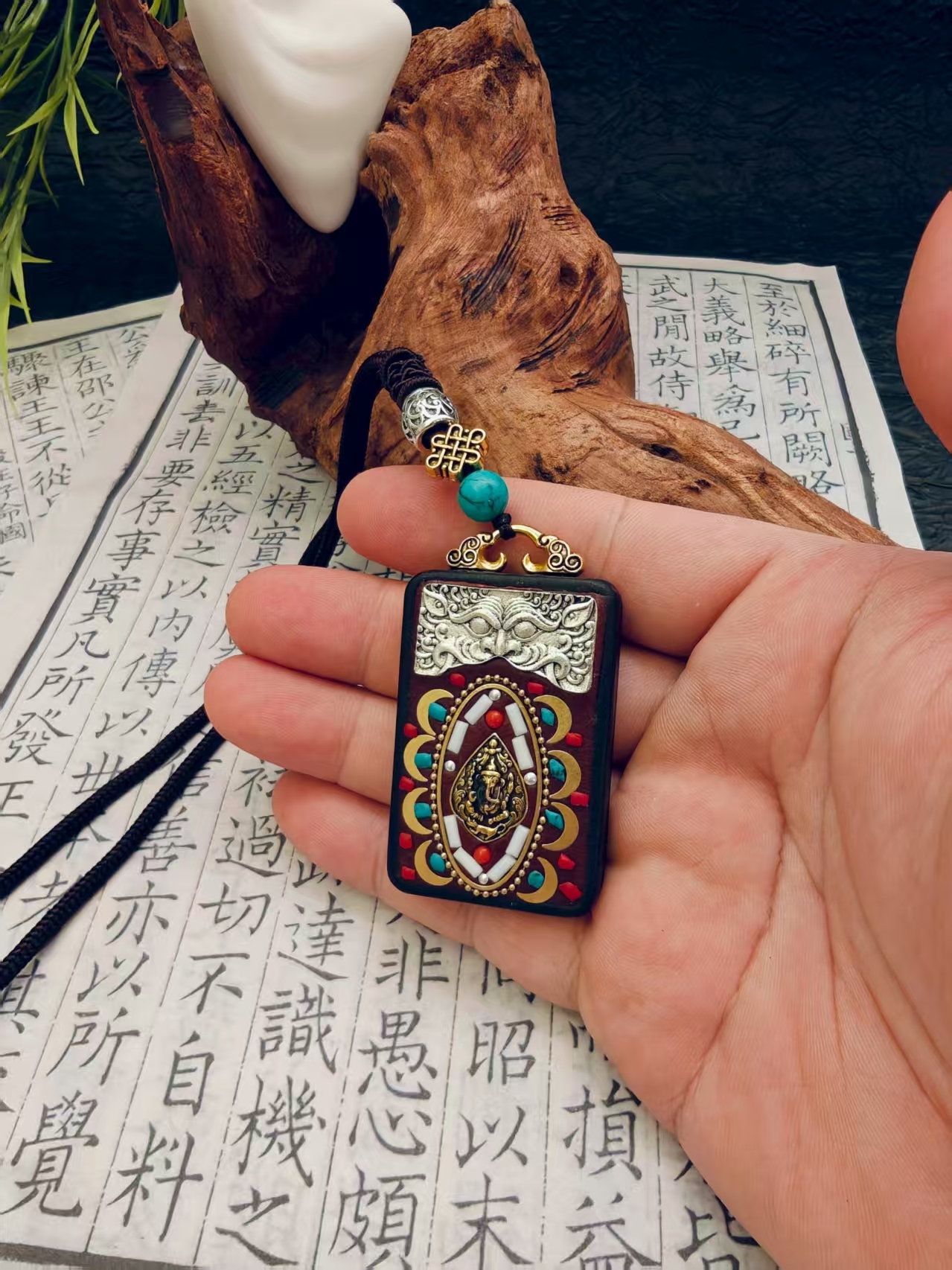 タンカ平安牌ゾウモチーフネックレス