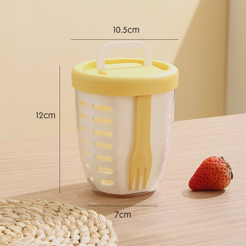 Portable, drainable, sealed and fresh-keeping fruit cup