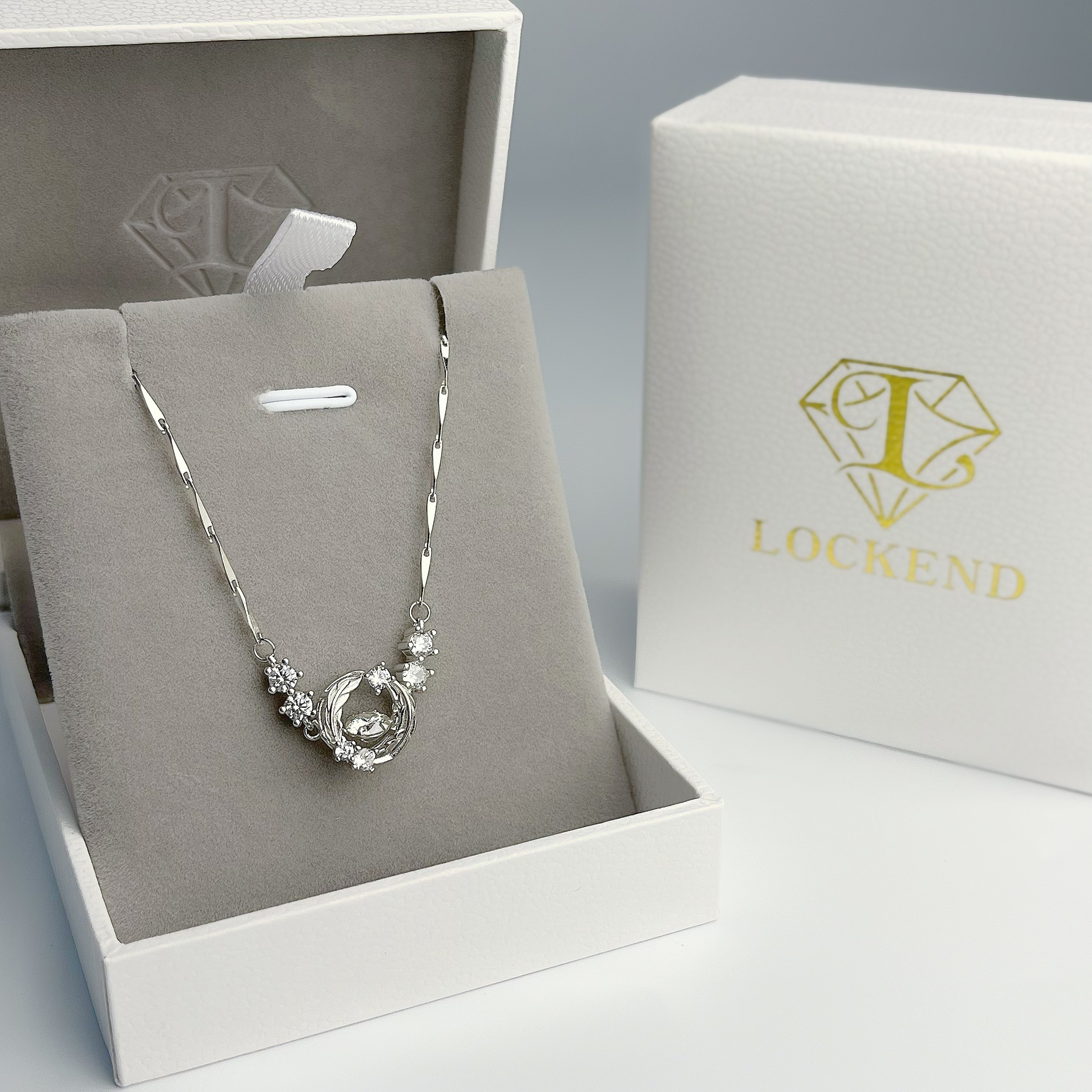 Vòng đeo tay lông vũ