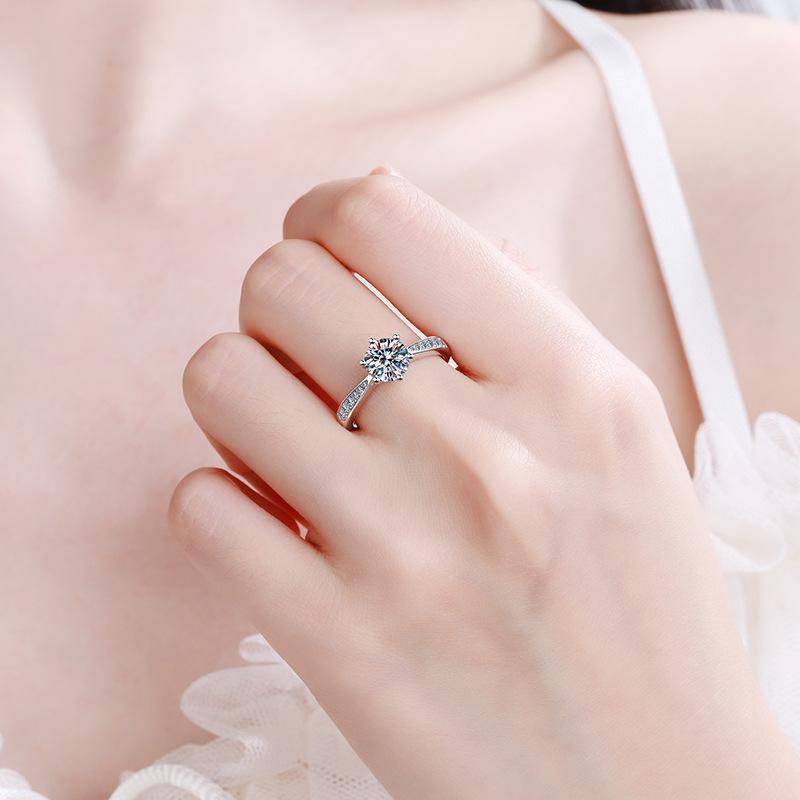 Classic six-prong ring