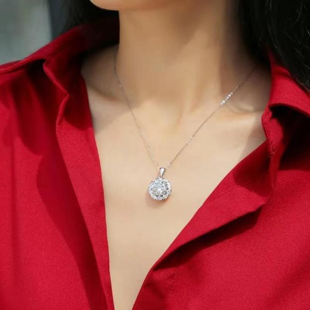  Elegant Moissanite Women's Necklace 