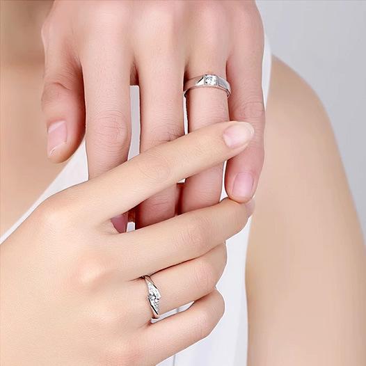 [Lockend] Elegant Spiral 0.4 Carat Moissanite 925 Silver Ring