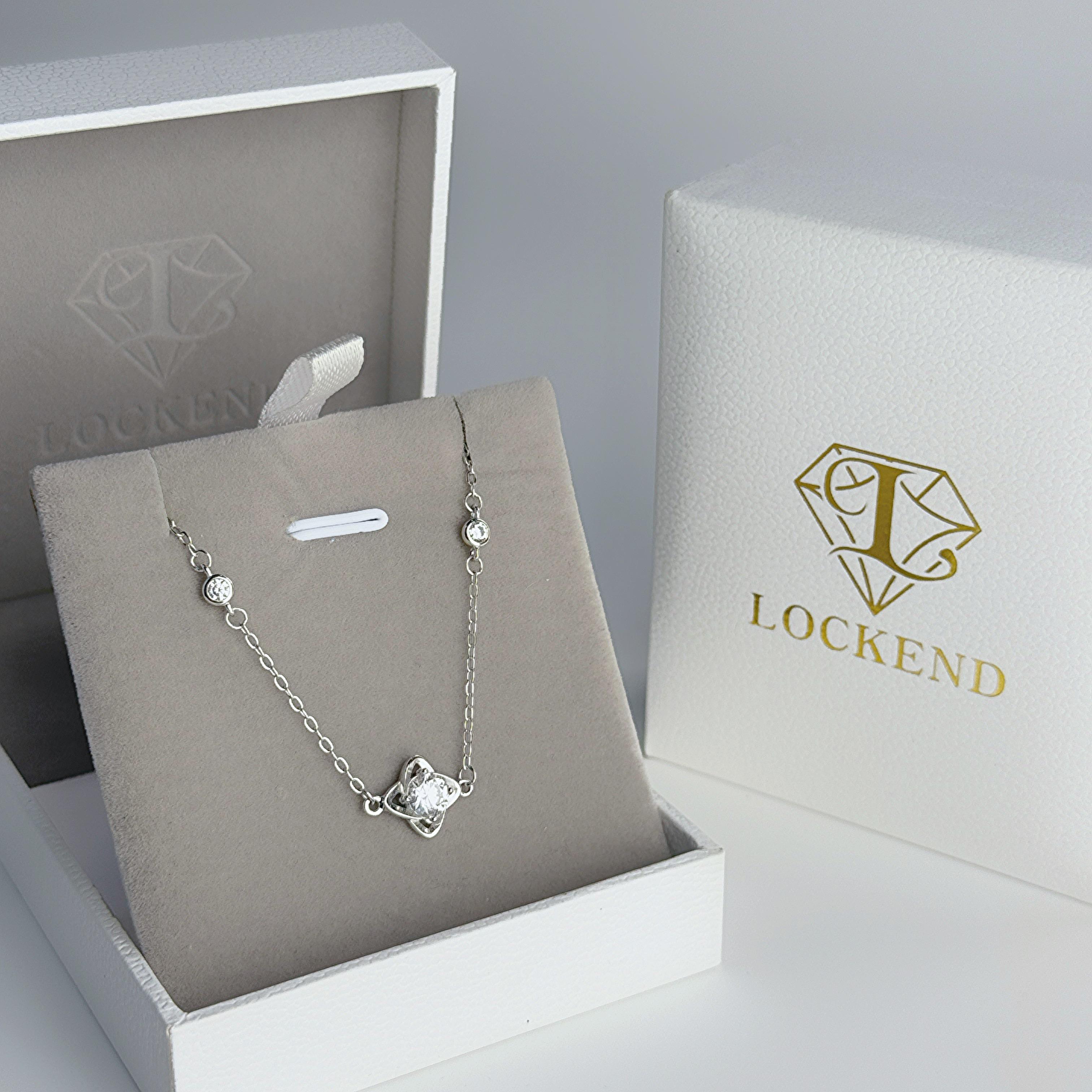 Moissanite Four-Leaf Clover Women’s Bracelet