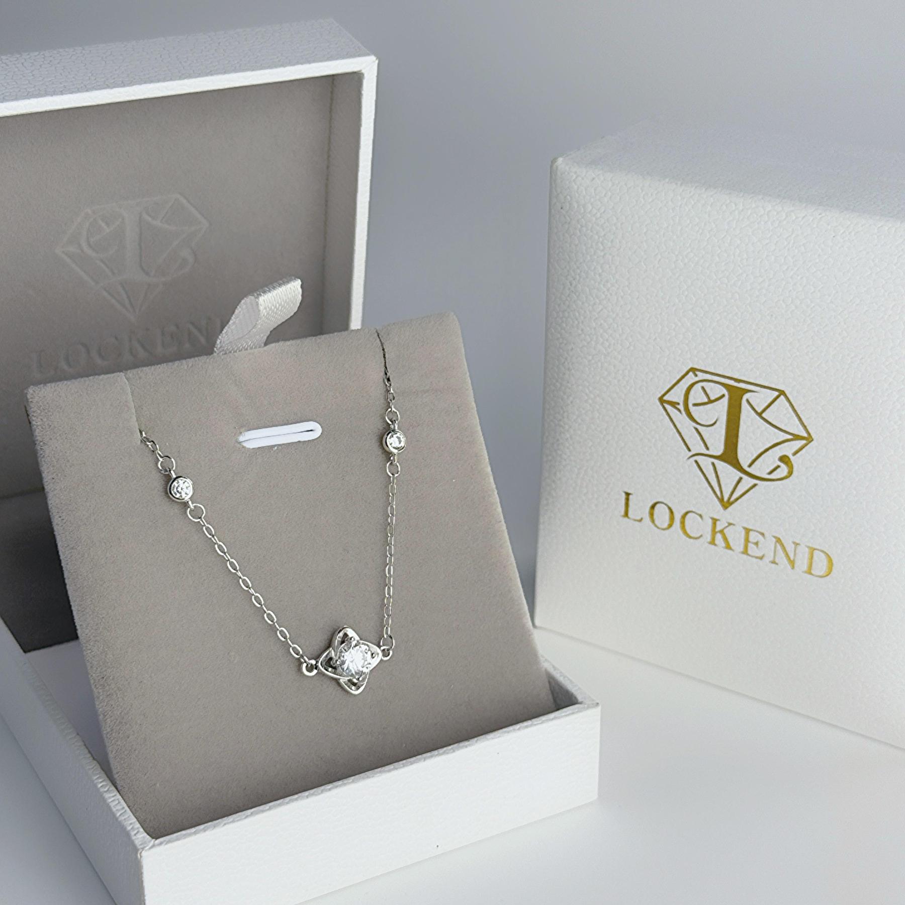 Moissanite Four-Leaf Clover Women’s Bracelet