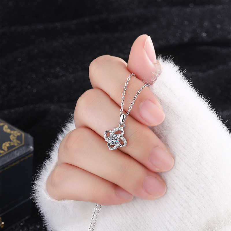 Luxury Inlaid Four-Leaf Clover Women’s Necklace