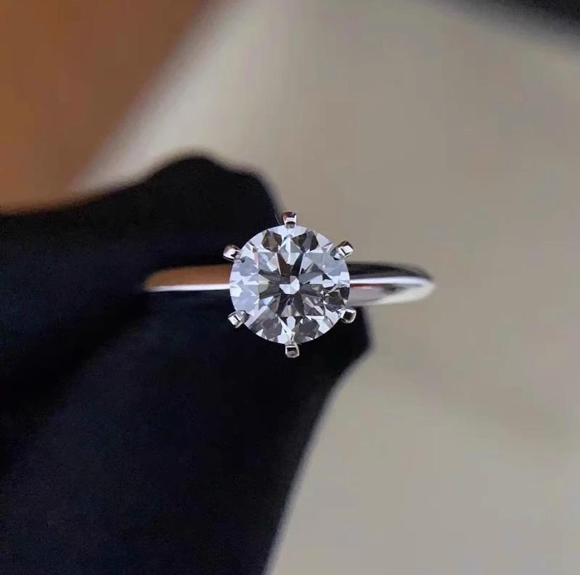 [Lockend] Elegant 6 Prong 925 Silver Ring with 1 Carat D Color Moissanite GRA Certified Luxurious and Sophisticated