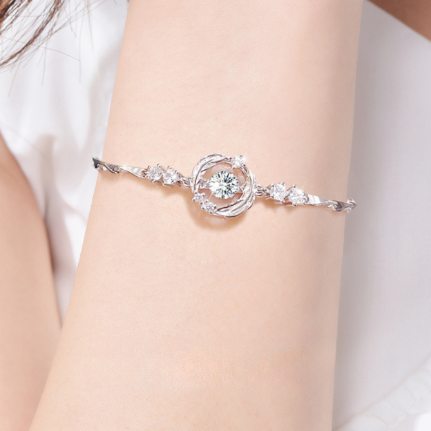 Vòng đeo tay lông vũ