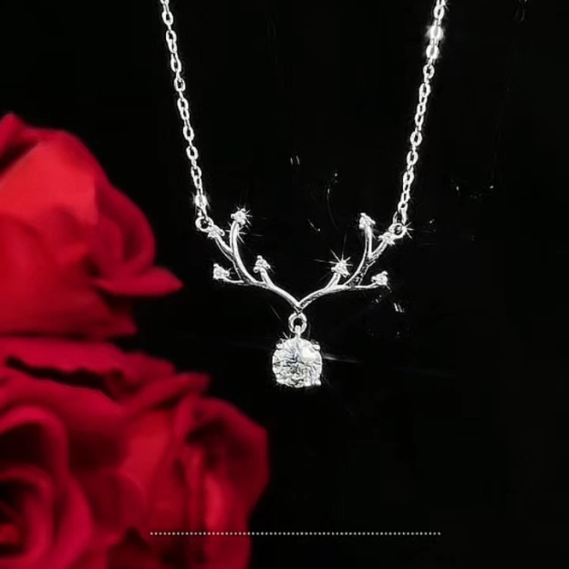 Exquisite Reindeer Design 925 Silver Necklace