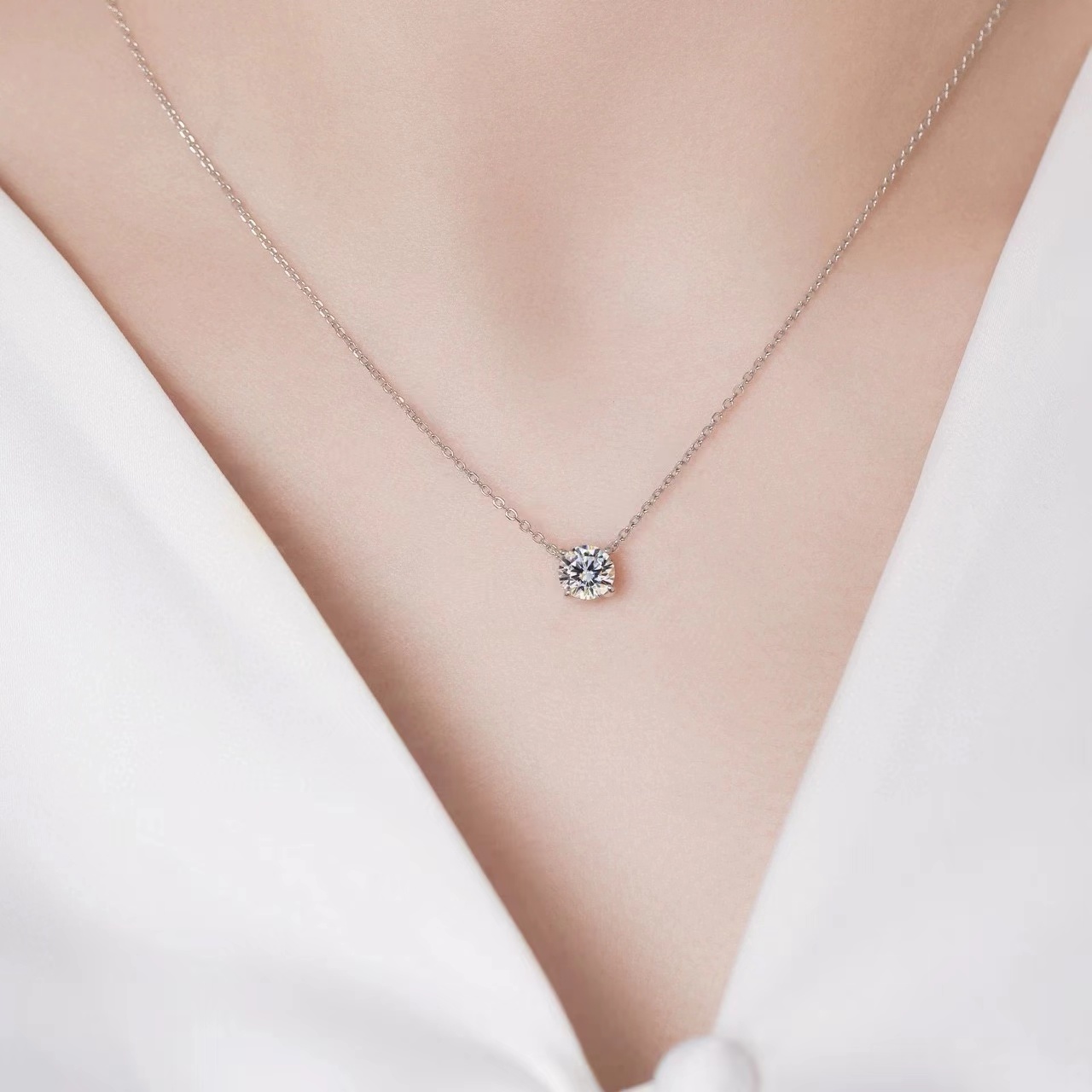 4 Prong Moissanite Women's Necklace