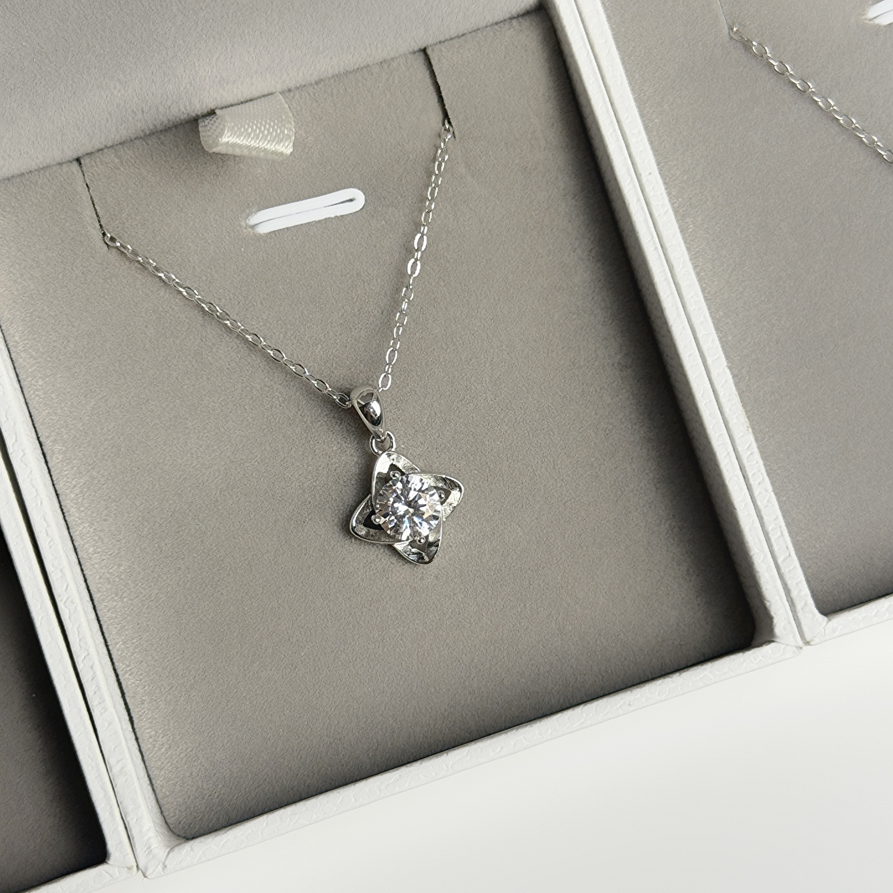 Classic Four-Leaf Clover Women's Necklace